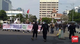 Buruh Longmarch, Lalu Lintas Sekitar Patung Kuda Tersendat