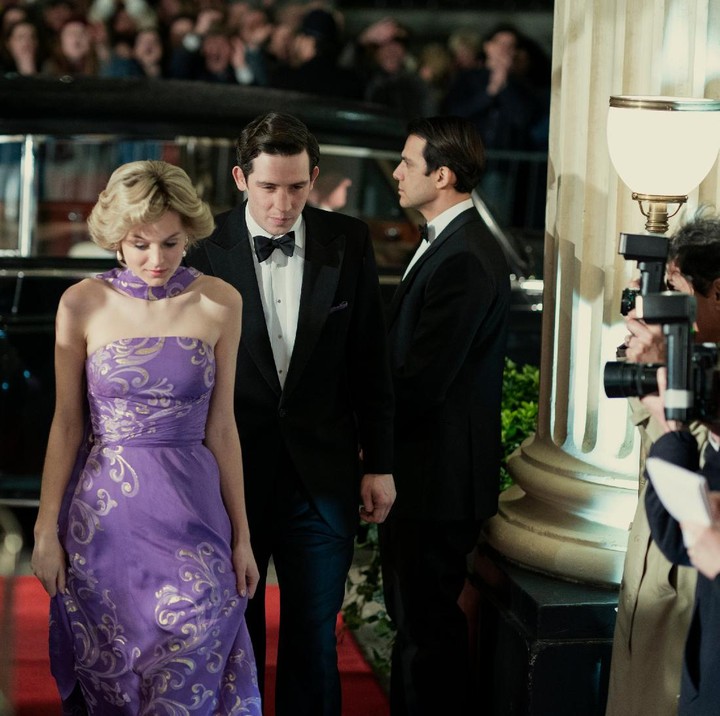 <p>Di serial <em>The Crown season 4</em>, Emma Corrin beradu akting dengan Josh O'Connor, yang memerankan Pangeran Charles. (Foto: Twitter @TheCrownNetflix)</p>