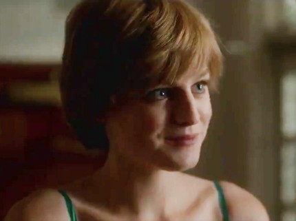 7 Potret Emma Corrin Pemeran Putri Diana di Serial The Crown, Miripkah?