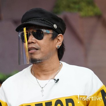 Benarkah Ian Kasela Jual Kaca Mata Hitam karena Keuangan Tiris?