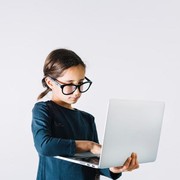Kapan Anak Siap untuk Bermain Media Sosial?