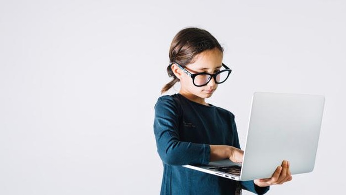 Kapan Anak Siap untuk Bermain Media Sosial?