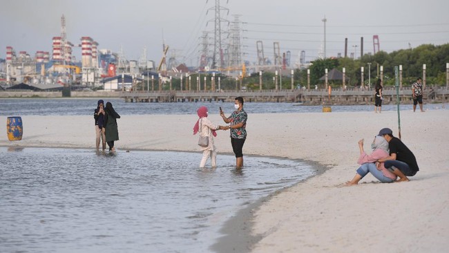 Pemerintah Daerah dan DPRD DKI Jakarta akan memasukkan tata ruang reklamasi Ancol ke dalam Perda Rencana Detail Tata Ruang dan Peraturan Zonasi.