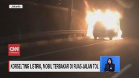 VIDEO: Korsleting Listrik, Mobil Terbakar di Ruas Jalan Tol