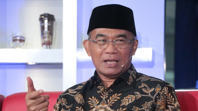 Menko PMK mengatakan Presiden Jokowi telah memberikan arahan untuk melakukan evaluasi PTM di sekolah. Namun menurutnya, tidak ada perubahan mendasar dilakukan.