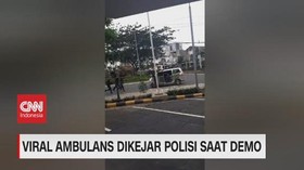 VIDEO: Viral Ambulans Dikejar Polisi Saat Demo