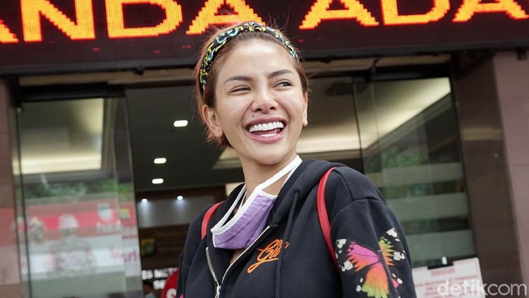 Nikita Mirzani saat ditemui di Polres Jakarta Selatan.