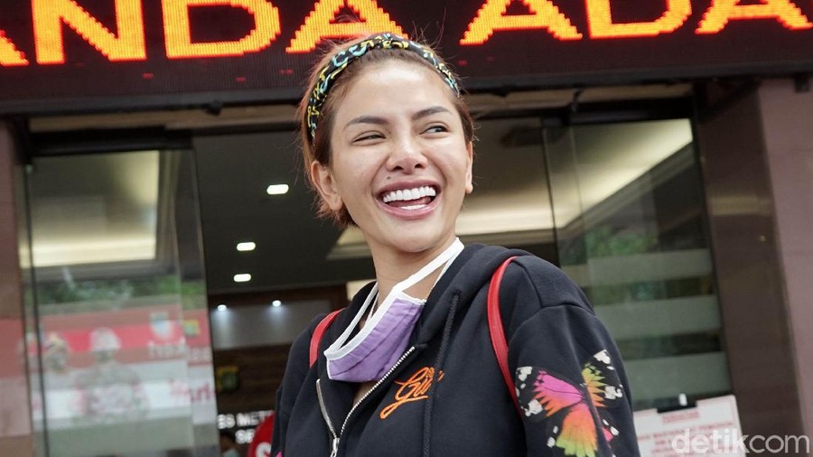 Nikita Mirzani saat ditemui di Polres Jakarta Selatan.