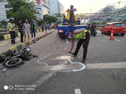 Truk Muatan Hebel Alami Kecelakaan di Jl MT Haryono, Pemotor Tewas Tertimpa