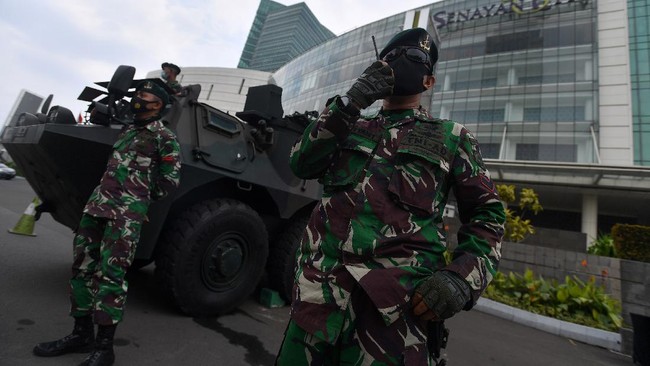 Masalah kesejahteraan dan disiplin prajurit dinilai jadi latar belakang fenomena TNI sopiri warga sipil.