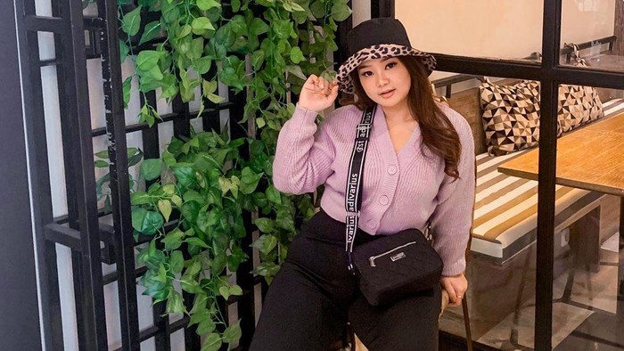 5 Warna Celana untuk Tubuh Curvy Terlihat Slim