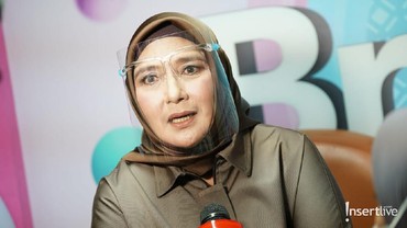 img-title Pernah Jadi Artis Termahal, Kini Yati Octavia Pede Jual Martabak & Bebek Goreng