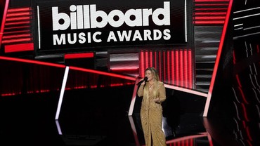 img-title Lirik Lagu Stronger (What Doesn't Kill You) - Kelly Clarkson