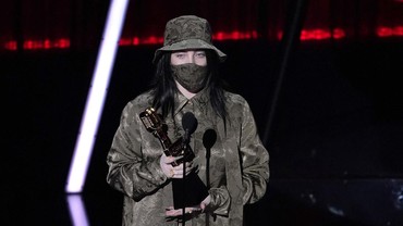 img-title Foto Polos Beredar, Billie Eilish Jadi Korban Body Shamming Netizen