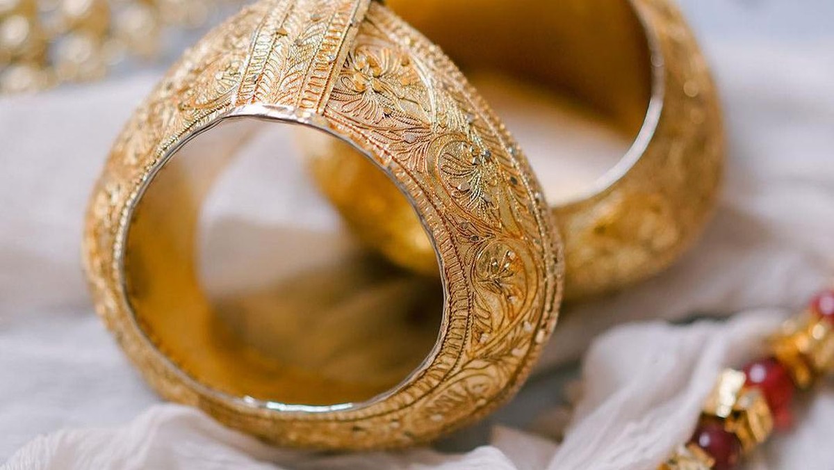 Aksesoris emas Nikita Willy