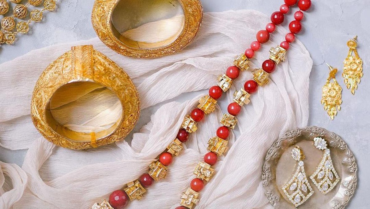 Aksesoris emas Nikita Willy