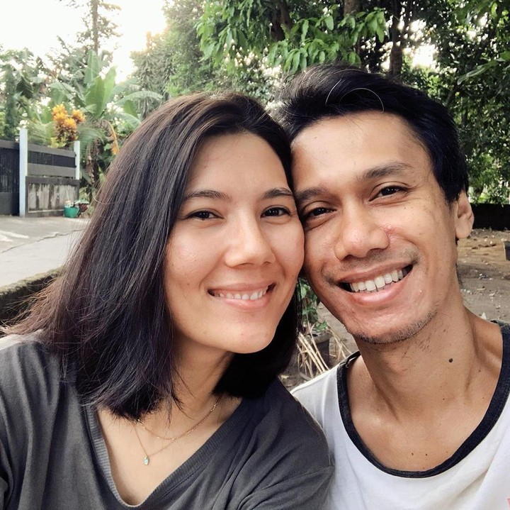 <p>Sarah Candra pun mengunggah foto mesra di Instagramnya di momen ulang tahun pernikahan ke-11. (Instagram @sarahcandra)</p>