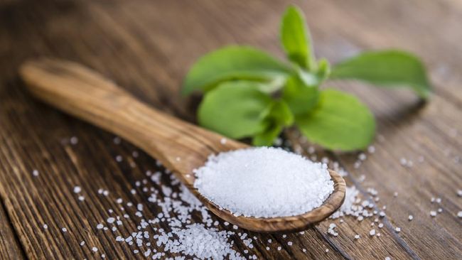 Makanan dan minuman manis memang terkadang sulit ditolak. Namun ada sejumlah bahaya ketika tubuh mengonsumsi terlalu banyak gula.