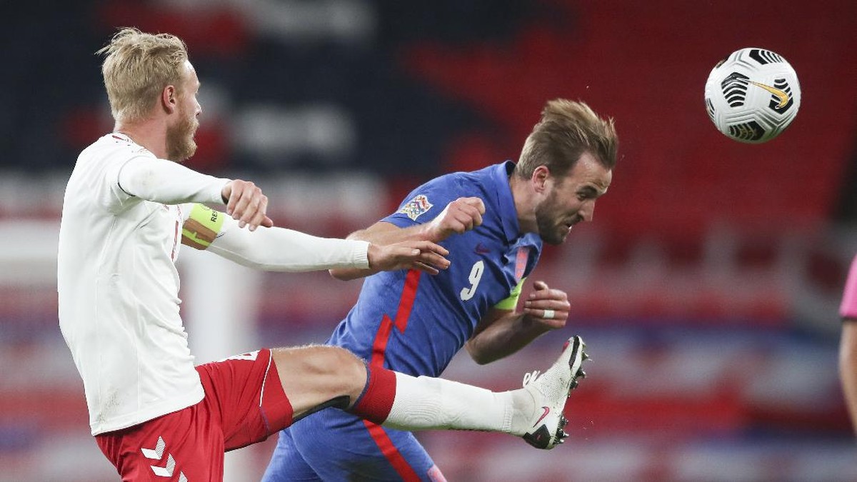 FOTO: Maguire Diusir, Inggris Kalah dari Denmark