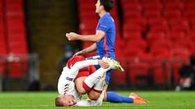 FOTO: Maguire Diusir, Inggris Kalah dari Denmark