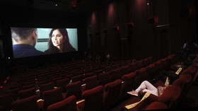Viral Wanita Kesurupan Nonton Horor di Bandung, Satu Bioskop Panik