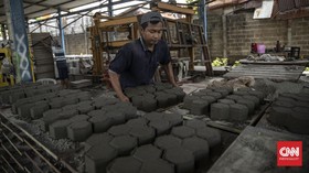 FOTO: Paving Block untuk Perumahan dari Limbah Plastik