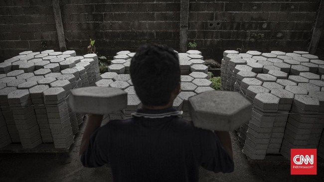 FOTO: Paving Block untuk Perumahan dari Limbah Plastik