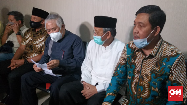 Din Syamsuddin, Gatot Nurmantio dan petinggi KAMI lainnya mendatangi Mabes Polri terkait penangkapan sejumlah aktivis oleh polisi.