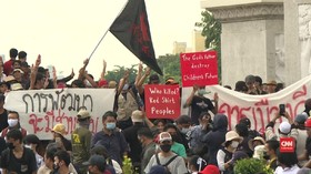VIDEO: Thailand Terbitkan Dekrit Darurat Akibat Demo Besar