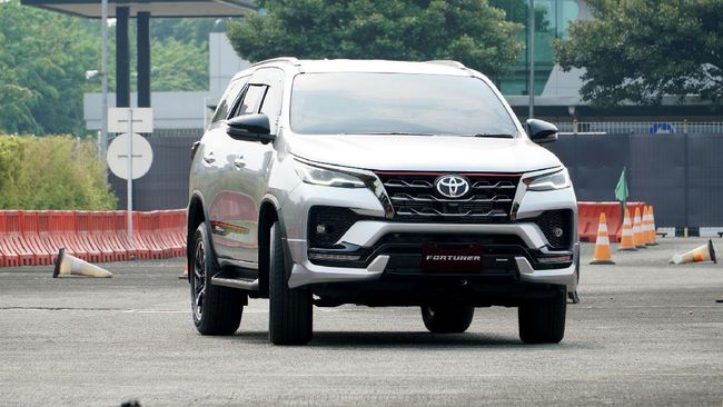 Chief Engineer Toyota Motor Corporation Yoshiki Konishi mengatakan Fortuner memerlukan teknologi hybrid untuk memenuhi regulasi emisi bahan bakar.