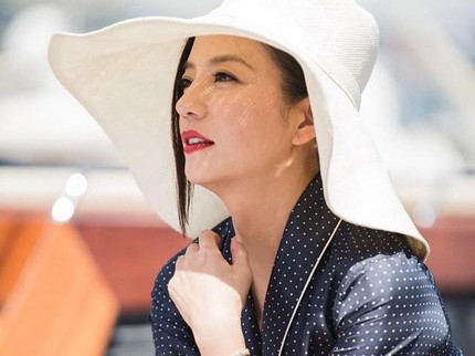 7 Potret Aktris Vicki Zhao, Cantik & Awet Muda di Usia 44 Tahun