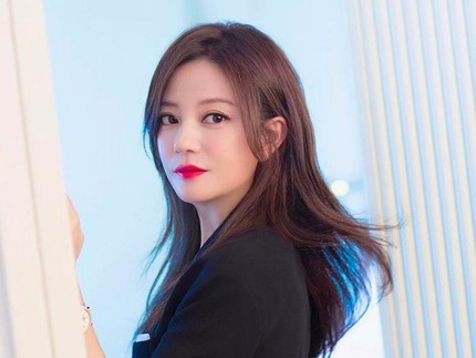 Suami Terlilit Utang, Vicki Zhao Diisukan Cerai & Kepergok dengan Pria Lain