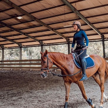Netizen Geregetan Lihat Anya Geraldine Latihan Naik Kuda