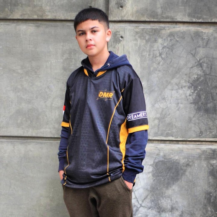 <p>Berdasarkan media sosialnya, Baim kini menjadi gamer. Ia tergabung dalam tim eSport yaitu Dreamers. (Foto: Instagram @baimalkatiri)</p>