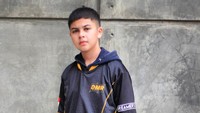 <p>Berdasarkan media sosialnya, Baim kini menjadi gamer. Ia tergabung dalam tim eSport yaitu Dreamers. (Foto: Instagram @baimalkatiri)</p>