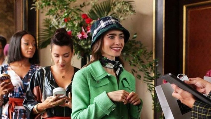 BeauPicks: Trik Bergaya Elegan dengan Busana Serba Hijau ala 'Emily In Paris'