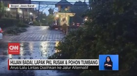 VIDEO: Hujan Badai, Lapak PKL Rusak & Pohon Tumbang