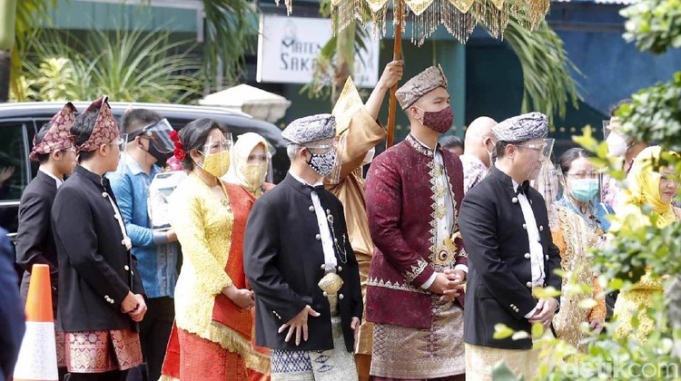 Indra Priawan saat ditemui di kediaman Nikita Willy di Jatiwaringin.