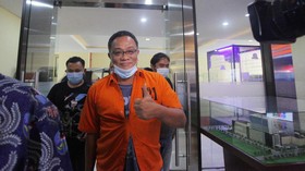 img-title Jumhur Tolak Dakwaan Jaksa soal Sebar Hoaks Omnibus Law