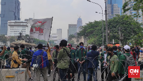 Massa Aksi Mahasiswa Tolak Omnibus Law Tiba di Patung Kuda