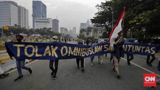 Sejumlah kampus tak mau memfasilitas tes Covid bagi mahasiswa yang ikut demo Omnibus Law. Mahasiswa diminta melakukan secara mandiri.