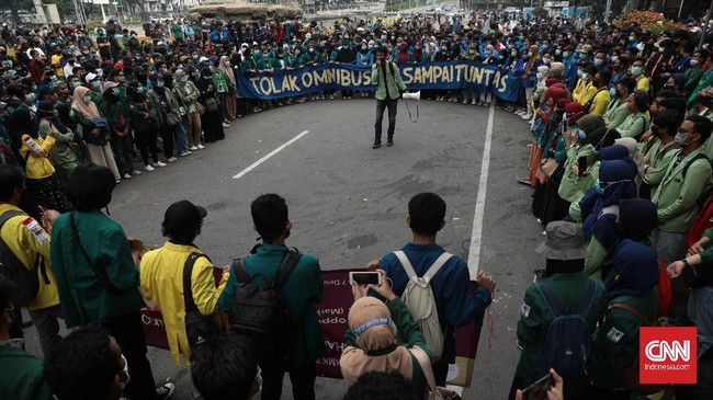 Sejumlah BEM perguruan tinggi negeri mengecam langkah Rektorat UI yang memanggil pengurus BEM UI usai kritik Presiden Jokowi The King of Lip Service.