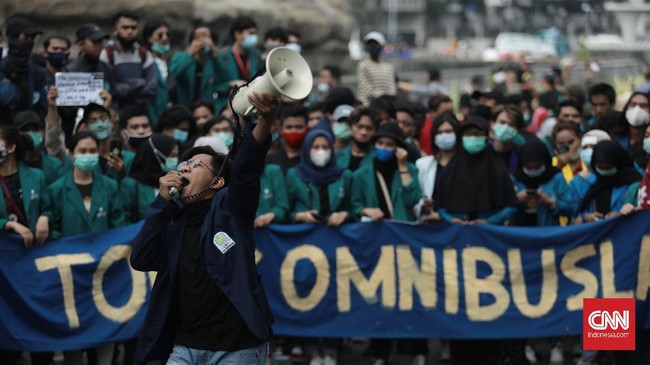 Staf khusus Presiden Aminuddin Ma'ruf mengaku akan menyampaikan aspirasi mahasiswa pedemo Omnibus Law Cipta Kerja yang ditemuinya kepada Jokowi.
