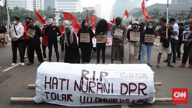 Gerakan Buruh Bersama Rakyat (Gebrak) menyindir DPR bak Taman Kanak-kanak terkait penyusunan Omnibus Law Cipta Kerja.
