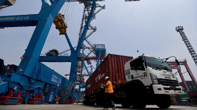 Polisi kembali menangkap 24 preman yang melakukan aksi pungli terhadap sopir truk di Pelabuhan Tanjung Priok.