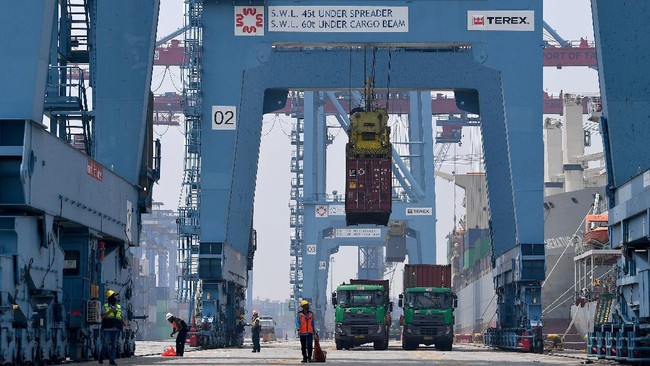 Industri meramalkan ekspor minyak nabati tahun depan naik 10,2 persen dari 33,7 juta ton menjadi 36,7 juta ton.