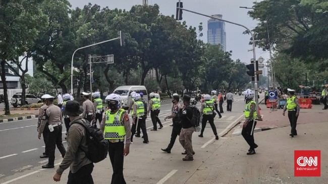 Perilaku buruk anggota polisi dari  bintara hingga jenderal yang terpampang beberapa waktu terakhir dinilai jadi sinyal genting daruratnya reformasi Polri.