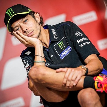 Dua Kali Tes, Valentino Rossi Positif Covid-19