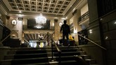 FOTO: Hotel Legendaris Berusia 100 Tahun di New York Tutup Sejak 1924, Hotel Roosevelt di New York, Amerika Serikat, telah menjadi saksi sejarah.