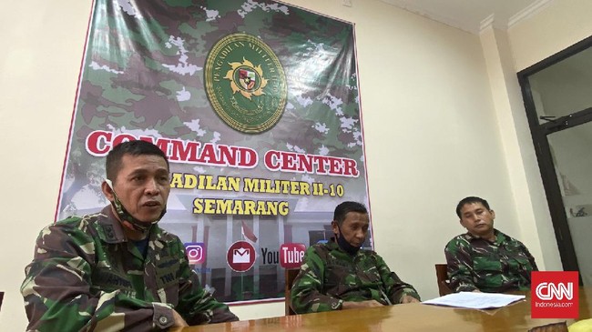 Sebanyak tujuh prajurit TNI dari angkatan darat dan udara, sedang menjalani proses persidangan di Pengadilan Militer karena tersangkut kasus LGBT.